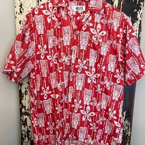 Men’s UZZI Tiki Hawaiian Button down shirt.  Size L.